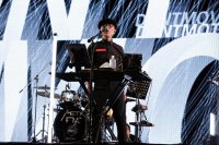 高橋幸宏が手掛けた伝説のロックフェス「WORLD HAPPINESS」
貴重なライブ音源と映像のリリースを記念し、鈴木慶一と飯尾芳史によるイベントの開催が決定