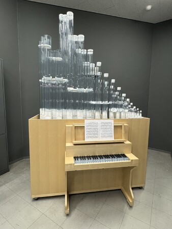 環境にやさしいバイオプラスチックで作った製品や世界初のパイプオルガン万博での8月展示に向け、協会会員とメディアに一挙公開