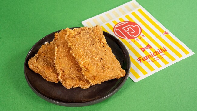 食欲をそそるネギ塩だれにやみつき！ファミチキの新フレーバー「ファミチキ　ネギ塩味」新発売～ネギ、ごま油、ニンニクのトリプルコンボでうまさ爆発～