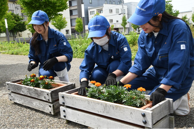 【飛騨高山・岐阜県高山市】飛騨高山高校の生徒が「花でおもてなし」