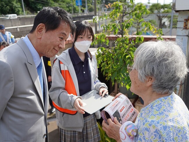 杉対策監 千葉市中央区都町で戸別訪問を実施　地域住民へ国際電話の利用休止を要請