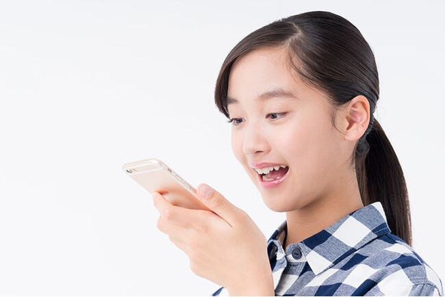 【調査結果】小中学生の約4割が勉強や宿題にAIを活用！学習時の補助として、問題の解説や宿題の丸付けなどに利用