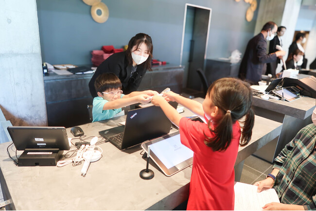 1泊2日の小学生向けホテル職業体験で、旅をしながら“おもてなし”を学ぶ「Growing Up Summer 2025」がアマネク別府ゆらりで開催