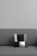 キモノ袖をクッションカバーとして使用した例 キモノ袖をクッションカバーとして使用した例