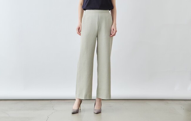 熊本あさぎり町の縫製工場「デ・アイ」が手掛ける、“きちんと見えるのに、ラクで快適”な「リネンライクパンツ」登場