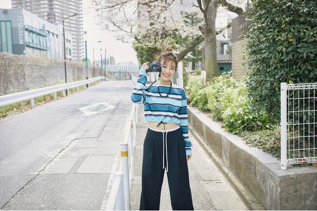 人気キャスターとして活躍中・中川絵美里の新連載スタート！　趣味のカメラで仲間を撮影する連載『そっと、切り取る』記念すべき第一回目の被写体は鷲見玲奈