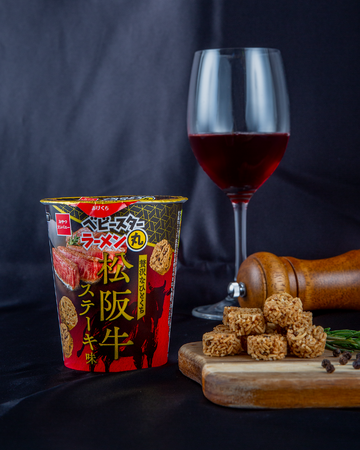 お菓子で贅沢気分!松阪牛ステーキ味のベビースターラーメン丸