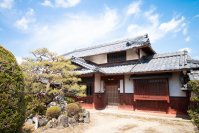 Airbnbが、水原希子、ローラとAkiya Design Projectでのコラボレーションを発表。