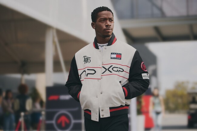 トミー ヒルフィガー、F1(R) The Movieとパートナーシップを組んだ、 「APXGP」コレクションがローンチ