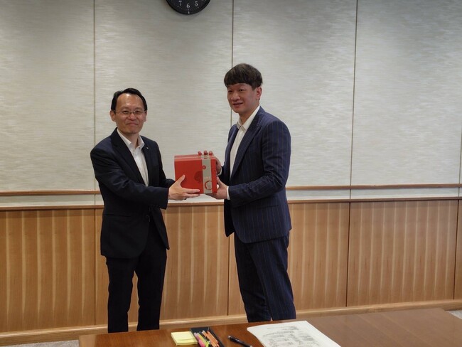 弁護士法人スフィア東京が、台中市の投資家、経営者と桑田龍太郎大分県副知事を表敬訪問