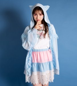 メッシュパーカー 30,250円 Tシャツ 9,350円 スカート 19,800円 (全て税込み)