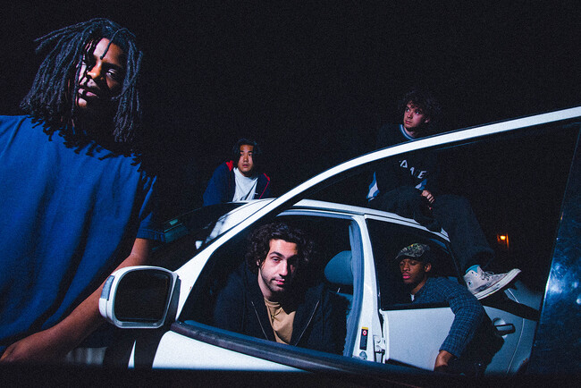 ジャンルの壁をぶち壊すNYのヒップホップ集団WHATMORE（ワットモア）、シングル「eastside w my dogs」で正式デビュー