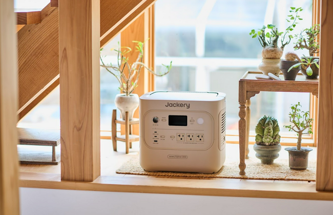 Jackery 大容量モデルの「Jackery ポータブル電源 2000 New」からインテリアにも馴染む新色サンドゴールドを6月9日（月）より新発売！
