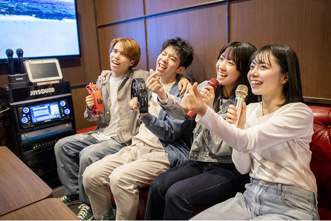 カラオケも「タイパ」重視で、サビだけ歌う時代！？JOYSOUNDが年代別『サビカラ』ランキングを発表！！話題のアイドルソングが首位、歌唱難易度の高いアニソンも上位にランクイン！
