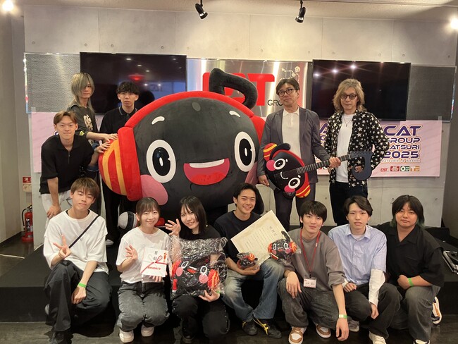JOYSOUND公式キャラクター「ジョイオンプー」をモチーフとしたオリジナルギターが完成!