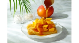 <今が旬の南国果実>マンゴー・オン・ザ・シンパンケーキ【ザ・カハラ・ホテル&リゾート 横浜】 <今が旬の南国果実>マンゴー・オン・ザ・シンパンケーキ【ザ・カハラ・ホテル&リゾート 横浜】