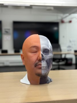 顔を0.02mm精度で再現した『3D Live Clone Face Model』プロトタイプ (発案者富田大介本人データによる精密再現)(1)