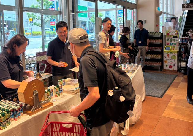 ライフ・カゴメ・日本テトラパック、初の三社共催によるリサイクル啓発イベントを開催