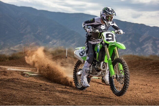 カワサキから「KX450」「KX250」をはじめとしたKX/KLXシリーズ全6モデルが登場！2025年7月15日から順次発売