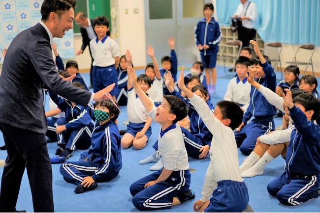 加西市立九会小学校にてペットボトルキャップのリサイクルに関する課外授業を実施