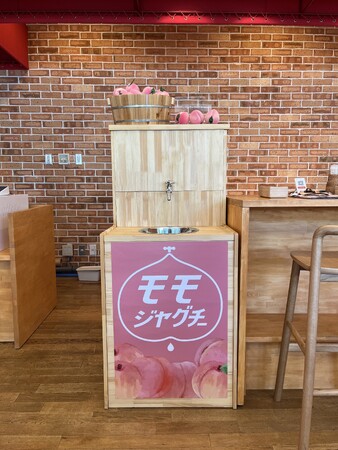 蛇口から山梨県産100％の桃ジュースが出てくる「モモジャグチー」6月20日スタート！