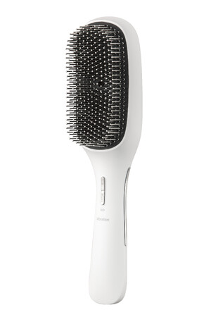 【ニトリ】マイナスイオンと音波振動で簡単ヘアケア！とかすだけでさらツヤ髪になる”ヘアスムーサー”が新登場
