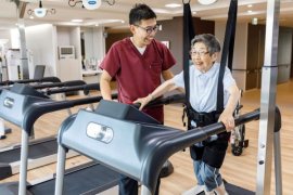 転倒防止装置トレッドミル「Pウォーク」での歩行訓練