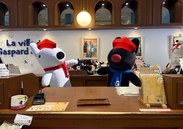 リサとガスパールが 1 日限定でショップ店長に就任！