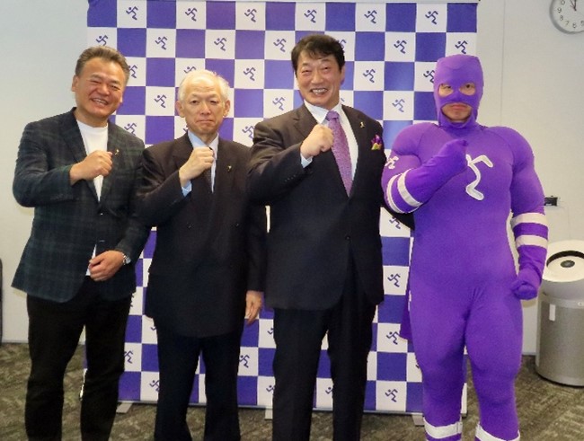 「がんの子どもを守る会」への寄付金贈呈式を6月13日（金）に開催チャリティスクワットによる寄付金138,000円を、元プロレスラー・小橋建太氏とともに贈呈