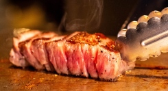 希少なブランド和牛「東京ビーフ」のステーキが1,780円〜！ステーキ専門店『新宿ステーキ』オープン