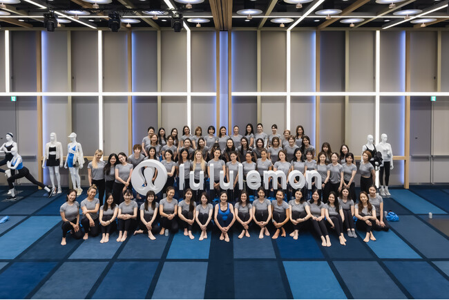 【W大阪】lululemon「Align(TM)」10周年を記念し国際ヨガデーに体験型イベントを開催