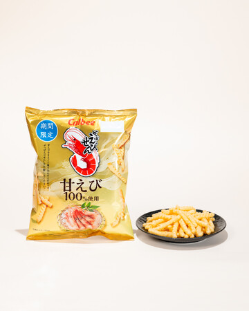 甘えび100％使用！初夏らしいパッケージに刷新して登場甘えびをまるごと練り込み、上質な甘みと旨みが味わえる『かっぱえびせん 甘えび』