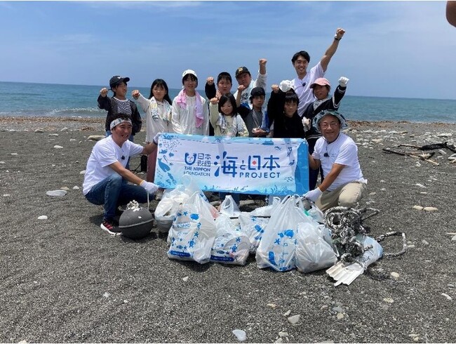 お笑いコンビ「ツーライス」、室戸の小学生と海岸清掃を実施！未来の豊かな海を守るための出前授業＆実践活動【ツーライスと高知の海を学ぼう！】 を開催しました！