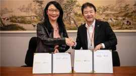 写真左:HTC Corporation 会長 最高経営責任者 Cher Wang 写真右:NTTコミュニケーションズ株式会社 常務執行役員 ビジネスソリューション本部長 井上 睦宏 写真左:HTC Corporation 会長 最高経営責任者 Cher Wang 写真右:NTTコミュニケーションズ株式会社 常務執行役員 ビジネスソリューション本部長 井上 睦宏