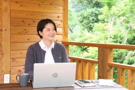 野鳥のさえずりを聴きながら、集中力高く仕事に取り組める