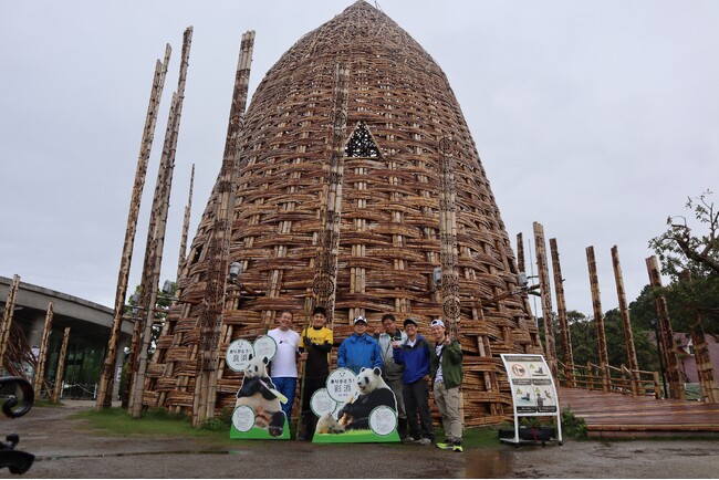 パンダバンブーアートプロジェクトアート作品の補修活動に協力しました