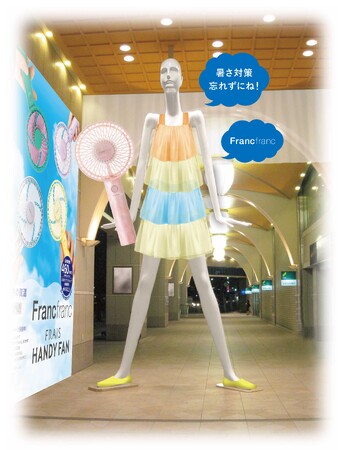 名古屋の顔・ナナちゃんが2.4mの巨大「フレ ハンディファン」を手に暑さ対策を呼び掛け