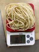 出来上がった麺はこんなに長い 出来上がった麺はこんなに長い