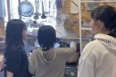 調理をする子どもたち 調理をする子どもたち