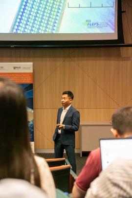 IEEE FLEPS 2025での講演の様子(シンガポール国立大学)