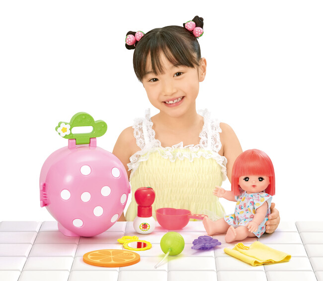 脳波研究で判明、髪の色が変わると「驚き」が大きい!?メルちゃん　 いちごのおふろセットが新しく登場