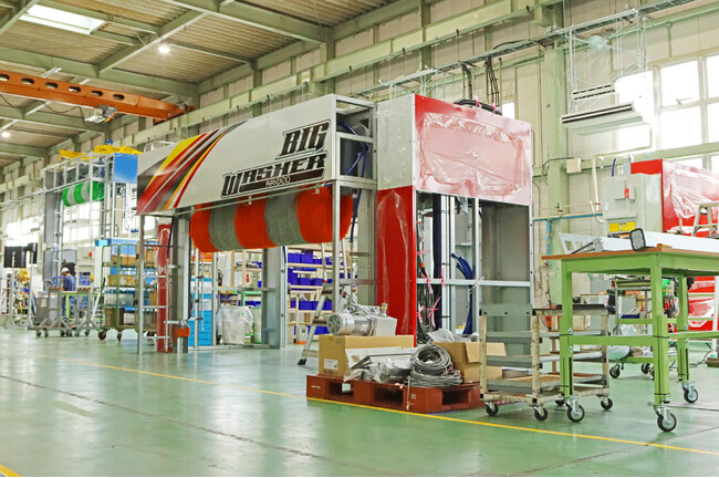トラック・バス向けの大型車両用洗車機の生産体制を強化！生産ラインを本社に移管し、稼働を開始しました