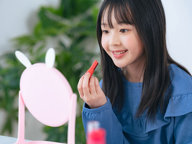 【調査結果】メイクをすることがある小中学生は64％で昨年より増加。人気のコスメは「rom＆nd」と「CANMAKE」