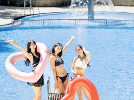 夏季限定のガーデンプール