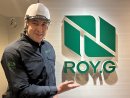 ROY株式会社のロゴと元大関・栃ノ心氏 ROY株式会社のロゴと元大関・栃ノ心氏