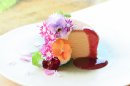 すももジャムを添えた花結いスフレチーズケーキ すももジャムを添えた花結いスフレチーズケーキ