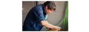 塩漬けしたからすみを一つずつ丁寧に塩出しする川崎代表