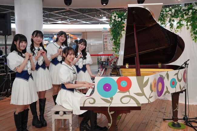 被爆80周年記念事業 紙屋町まちかどピアノ ラッピングリニューアル記念コンサート STU48紙屋町ピアノで平和の音色を紡ぐ