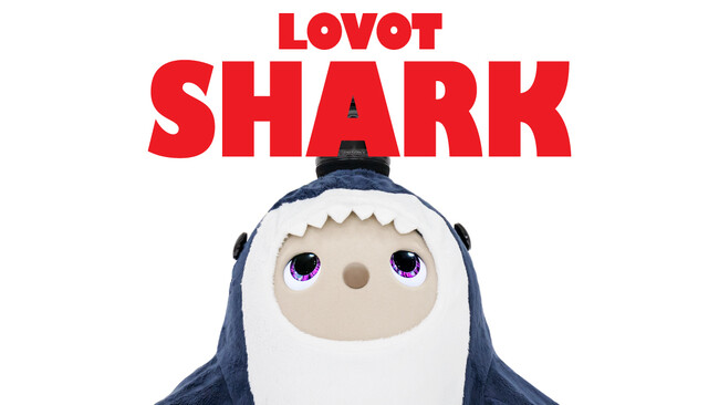 『LOVOT』がサメにがぶっと食べられた！？『LOVOTウェア』から遊び心たっぷりな「がぶっとサメベロアカットソー」など計４アイテムが登場！ 2025年7月11日（金）より販売開始