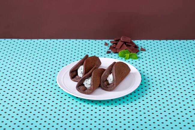 夏らしい爽やかな、セブンプレミアムのチョコミントフレーバー商品が新登場！しっとりふわふわ生地の「チョコミントオムレット」としっとりなめらかな「チョコミント蒸しパン」2商品登場